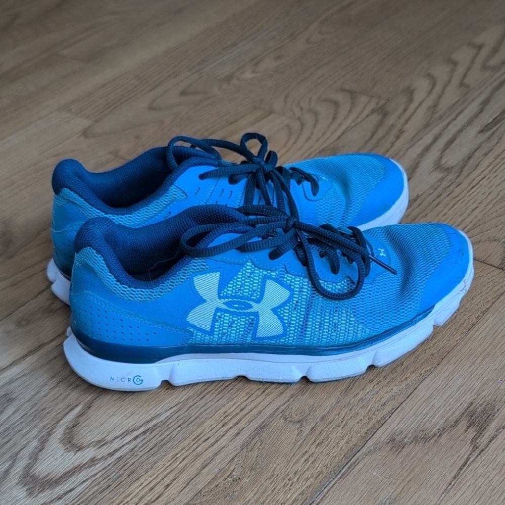 Under Armour women's Blue Athletic Sneakers
